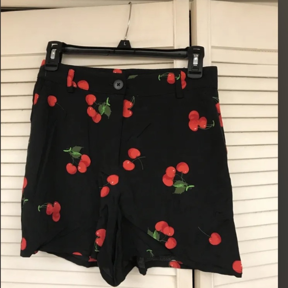 Modcloth Black Red Viscose Rayon‎ Shake A Leg Cherry Print Shorts NWT Size M - Picture 6 of 15
